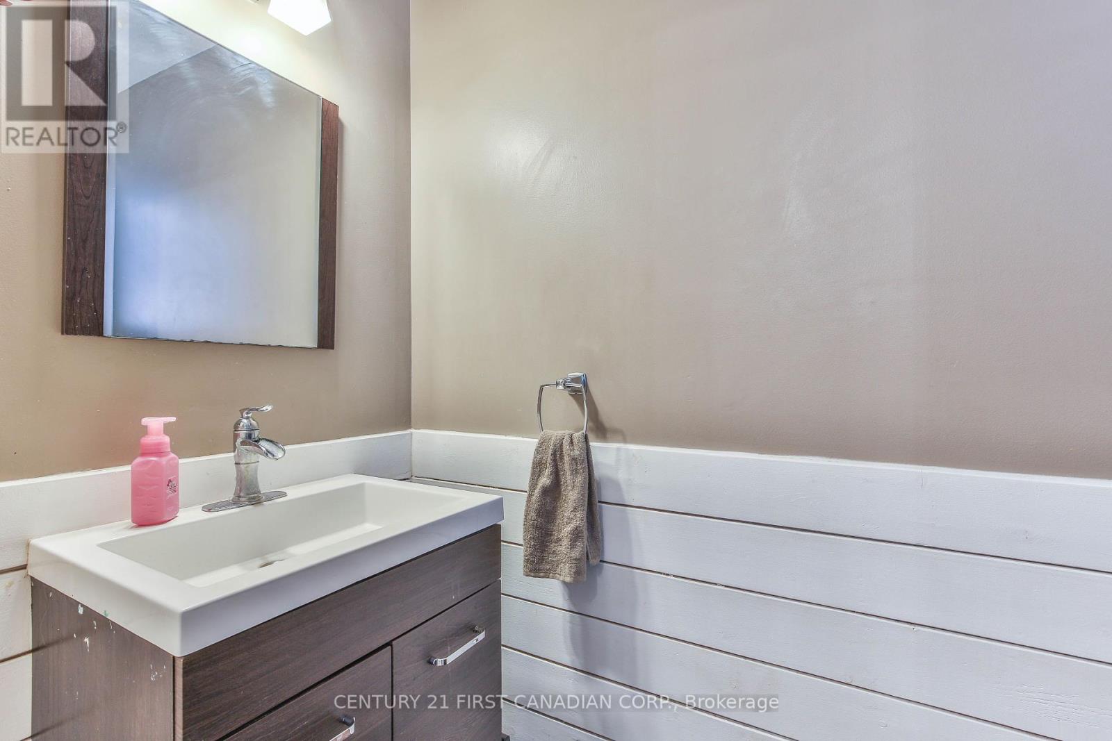 205 Carnegie Street, Ingersoll, Ontario  N5C 1L1 - Photo 21 - X12395169