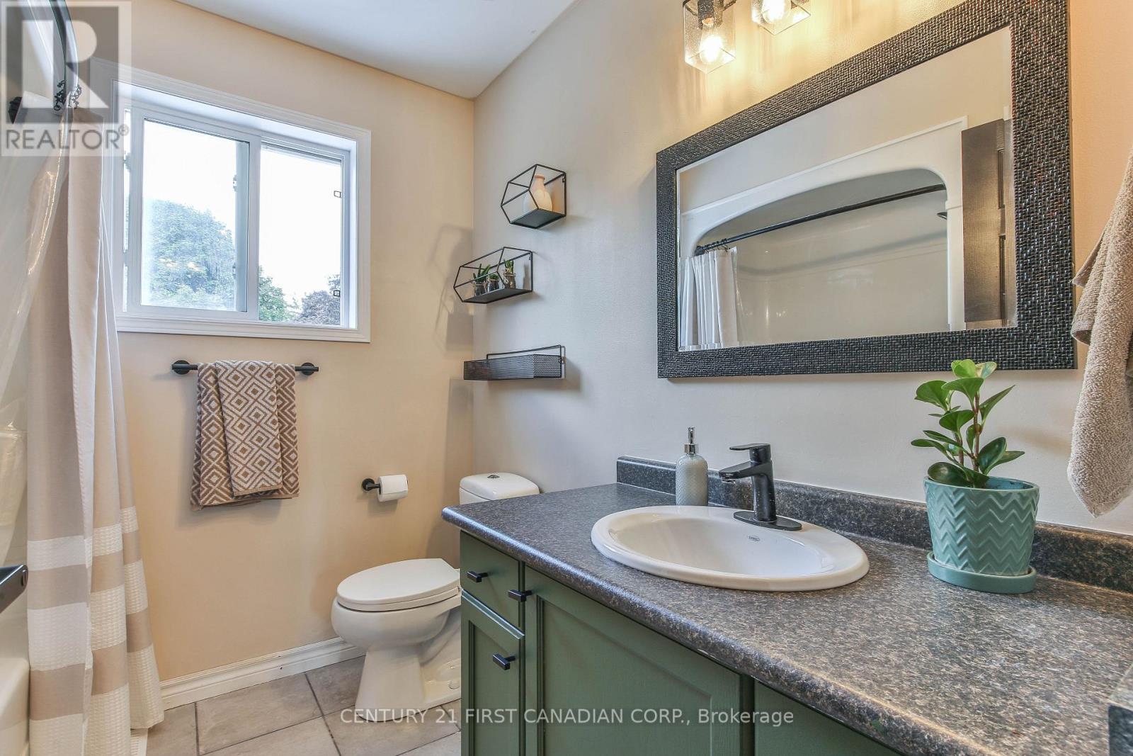 205 Carnegie Street, Ingersoll, Ontario  N5C 1L1 - Photo 25 - X12395169