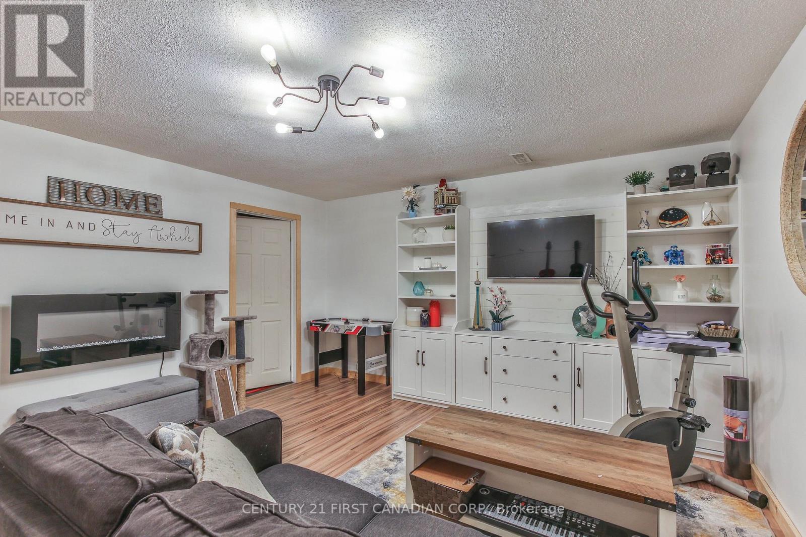 205 Carnegie Street, Ingersoll, Ontario  N5C 1L1 - Photo 33 - X12395169