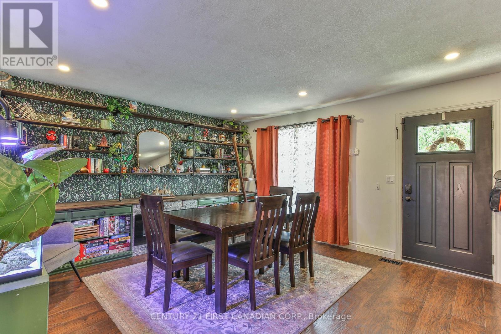 205 Carnegie Street, Ingersoll, Ontario  N5C 1L1 - Photo 8 - X12395169