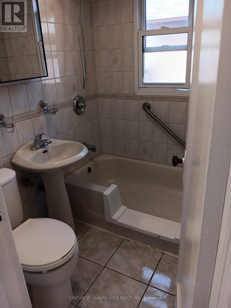 113 Lankin Boulevard, Toronto, Ontario  M4J 4X2 - Photo 10 - E12395118