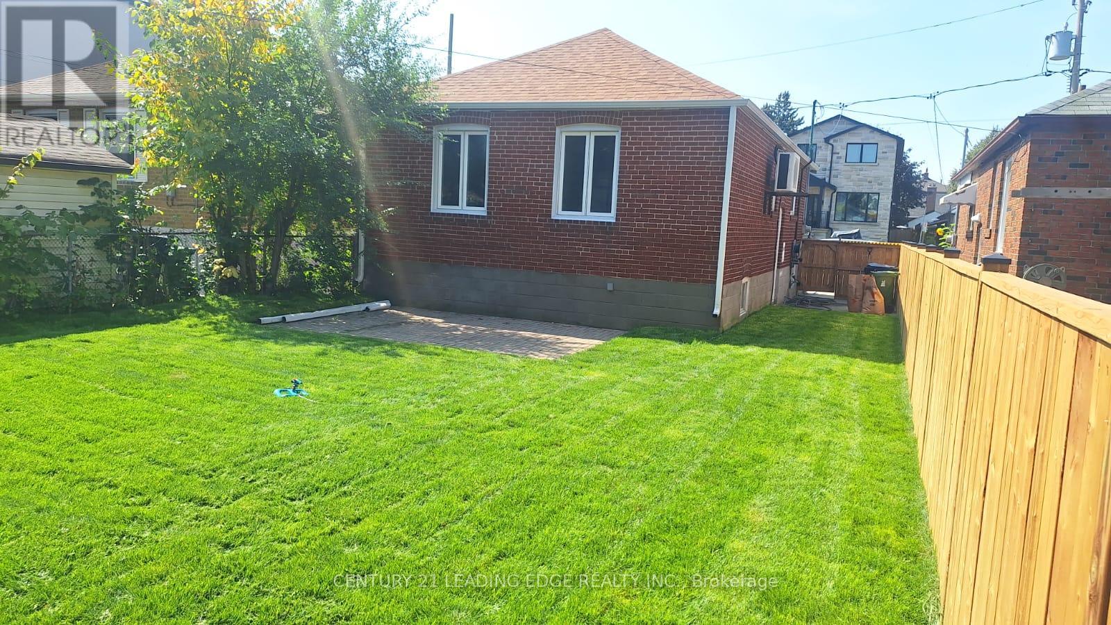 113 Lankin Boulevard, Toronto, Ontario  M4J 4X2 - Photo 12 - E12395118