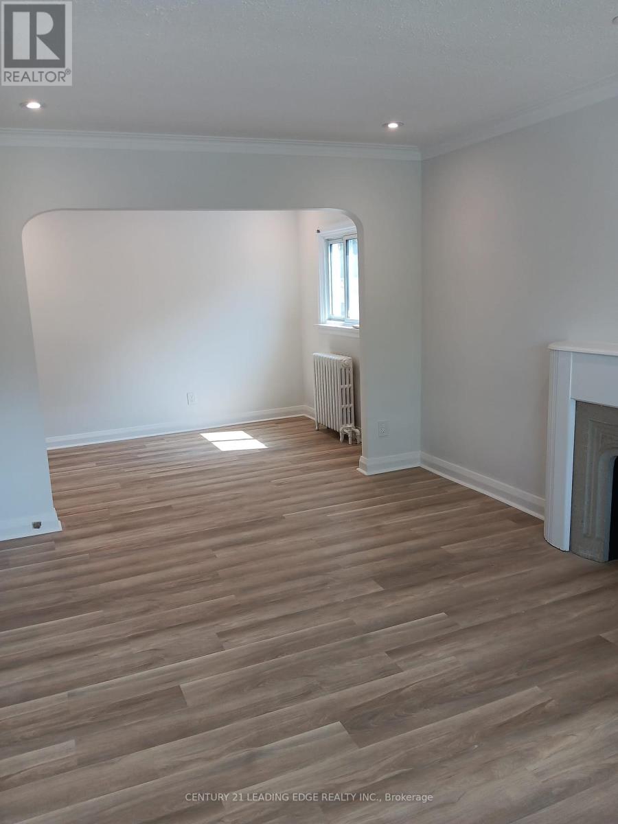 113 Lankin Boulevard, Toronto, Ontario  M4J 4X2 - Photo 6 - E12395118