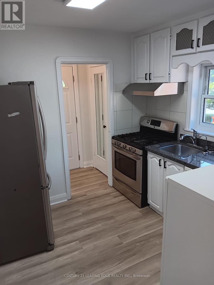 113 Lankin Boulevard, Toronto, Ontario  M4J 4X2 - Photo 7 - E12395118