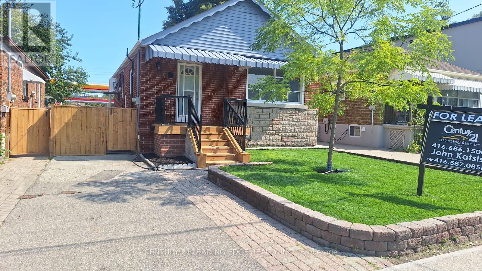 113 Lankin Boulevard, Toronto, Ontario  M4J 4X2 - Photo 8 - E12395118
