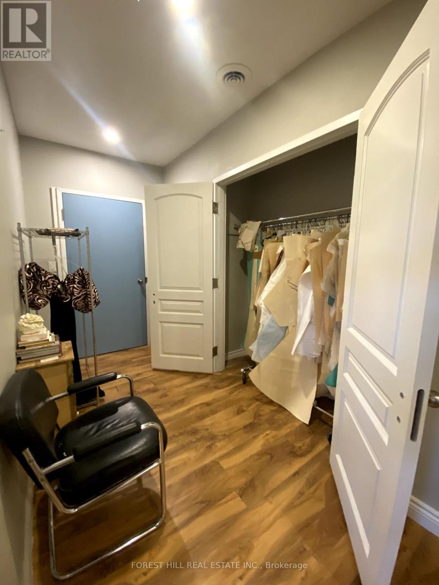 202 - 16 Northwestern Avenue, Toronto, Ontario  M6M 5E5 - Photo 3 - W12385307