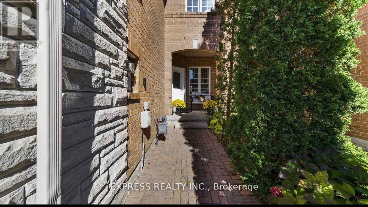 40 Firwood Drive, Richmond Hill, Ontario  L4S 2A2 - Photo 2 - N12395033