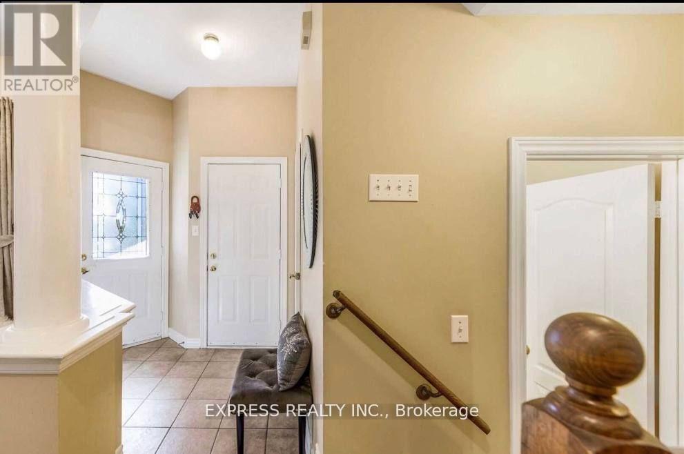 40 Firwood Drive, Richmond Hill, Ontario  L4S 2A2 - Photo 4 - N12395033