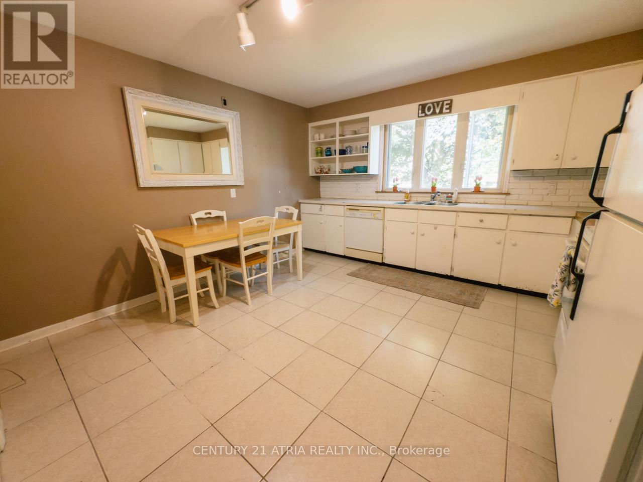 203 Church Street, Markham (Markham Village), Ontario  L3P 2M6 - Photo 7 - N12395037