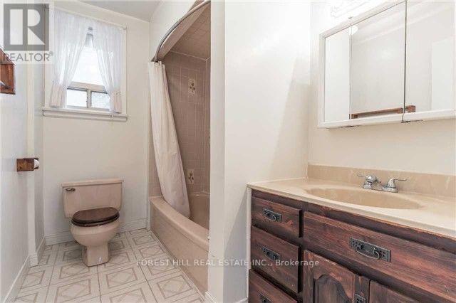 90 Arnold Avenue, Vaughan (Crestwood-Springfarm-Yorkhill), Ontario  L4J 1B5 - Photo 11 - N12395078