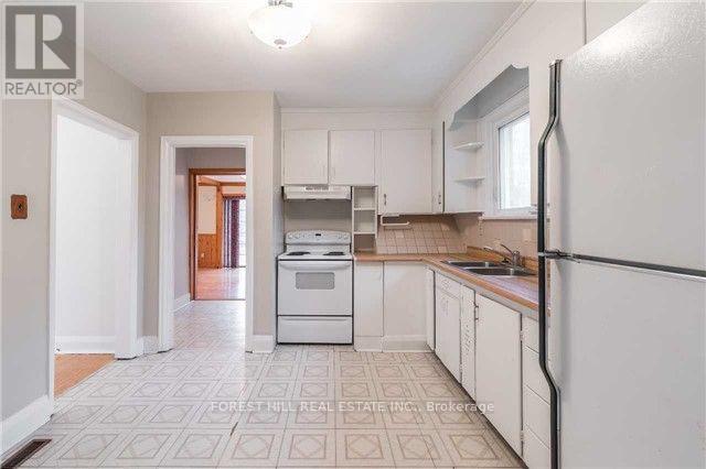 90 Arnold Avenue, Vaughan (Crestwood-Springfarm-Yorkhill), Ontario  L4J 1B5 - Photo 7 - N12395078