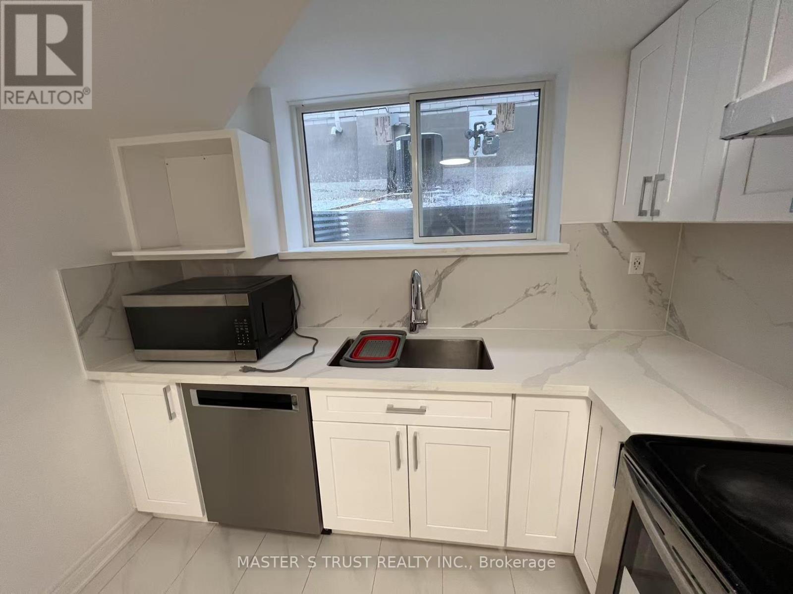 31 Wyvern Road, Toronto, Ontario  M2K 2K3 - Photo 14 - C12369424