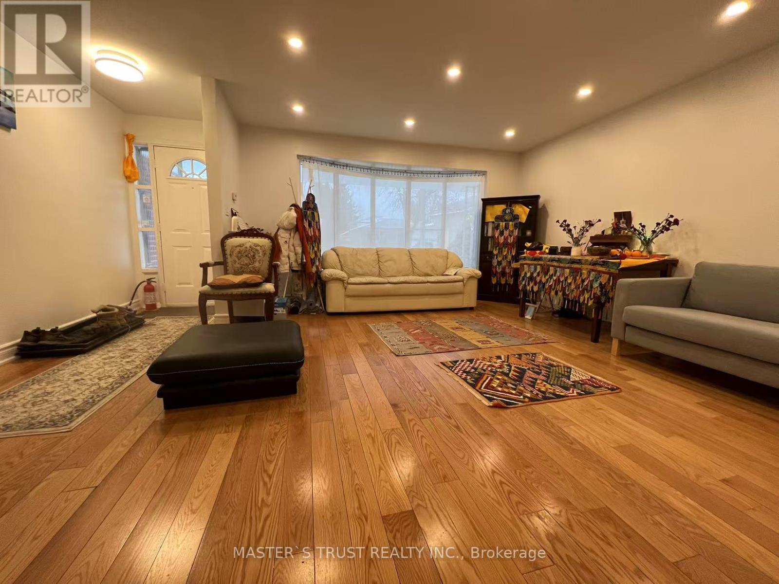 31 Wyvern Road, Toronto, Ontario  M2K 2K3 - Photo 2 - C12369424