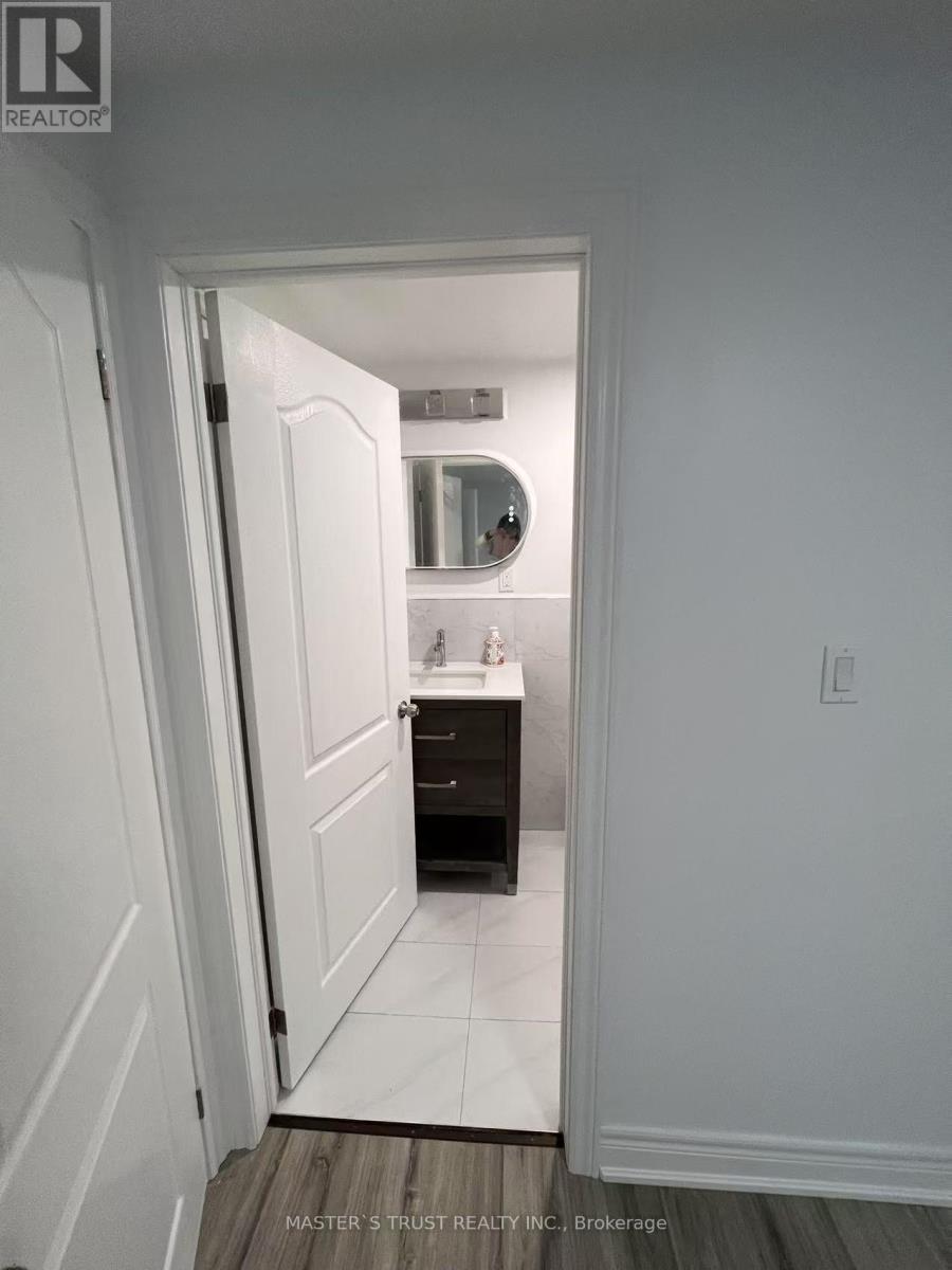 31 Wyvern Road, Toronto, Ontario  M2K 2K3 - Photo 12 - C12369424