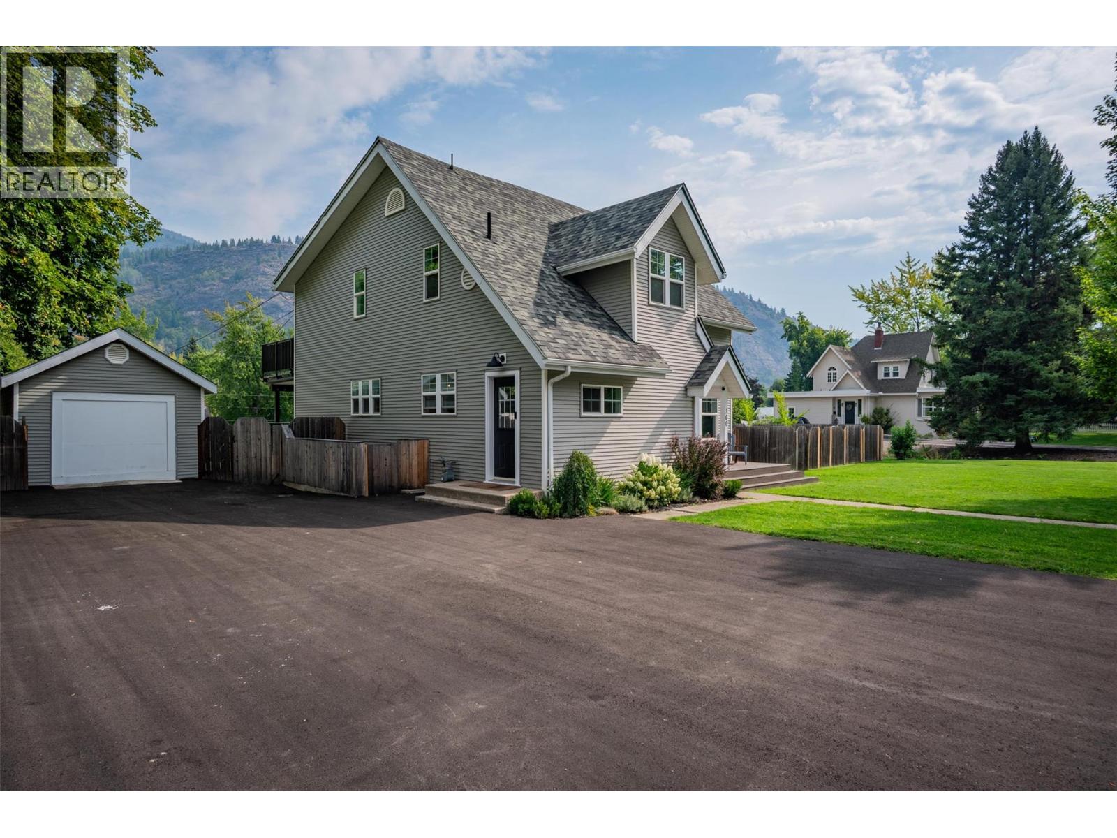 300 Kootenay Avenue, Trail, British Columbia  V1R 1H5 - Photo 2 - 10362483