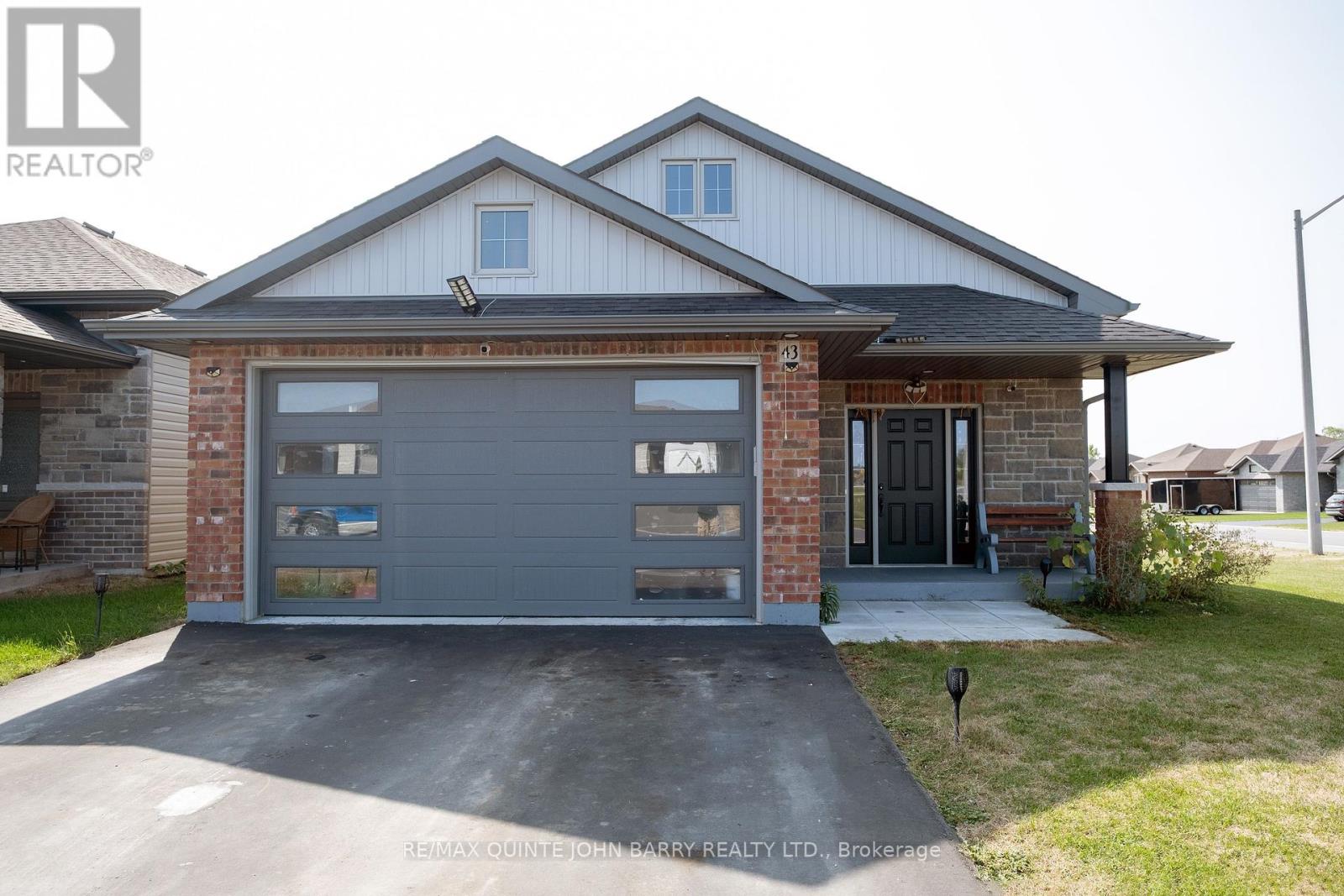 43 CEDAR PARK CRESCENT, Quinte West, Ontario