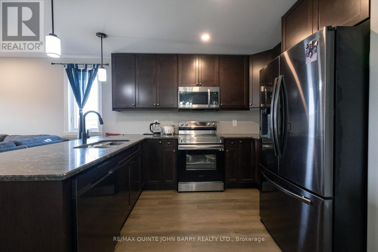 43 Cedar Park Crescent, Quinte West, Ontario  K8V 0J1 - Photo 11 - X12395150