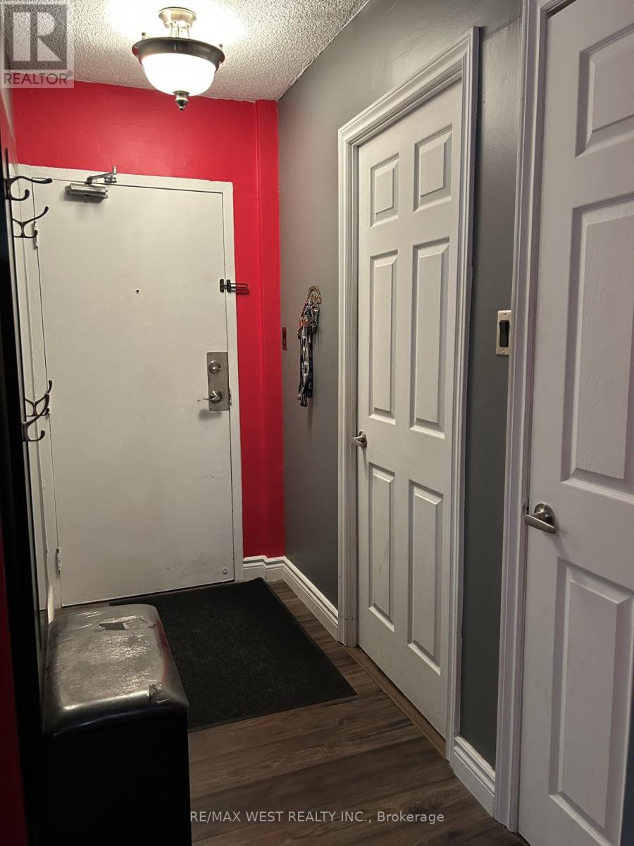 703 - 975 Warwick Court, Burlington, Ontario  L7T 3Z7 - Photo 3 - W12394980