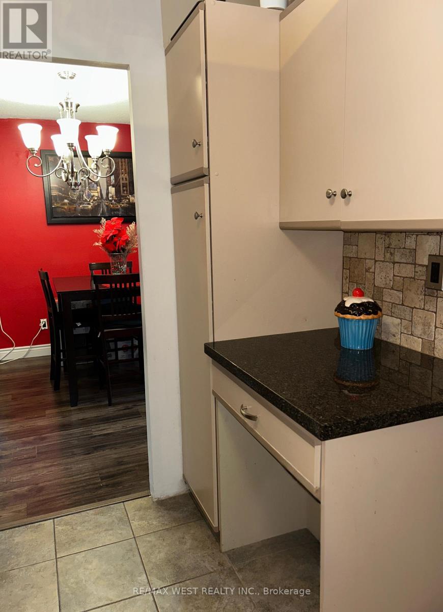 703 - 975 Warwick Court, Burlington, Ontario  L7T 3Z7 - Photo 6 - W12394980