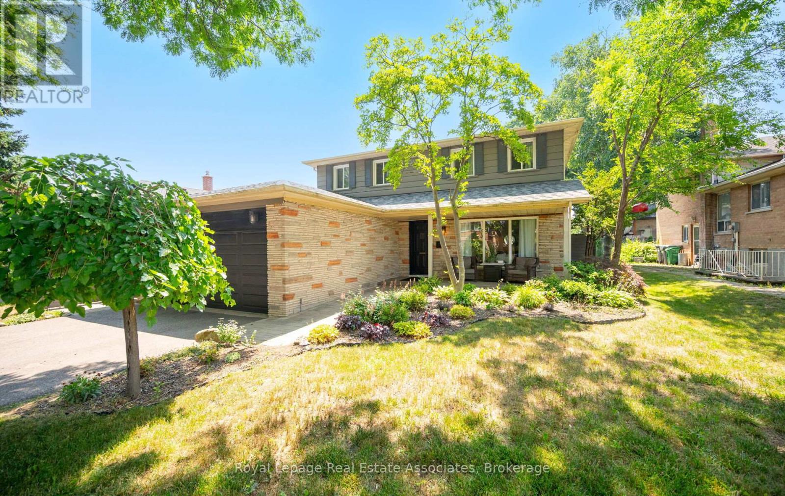 296 CHANTENAY DRIVE, Mississauga, Ontario