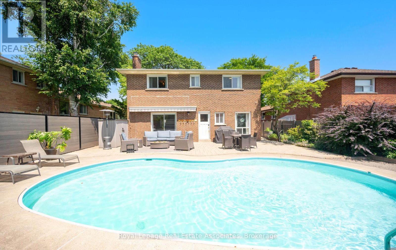 296 Chantenay Drive, Mississauga (Cooksville), Ontario  L5A 1E7 - Photo 45 - W12394986