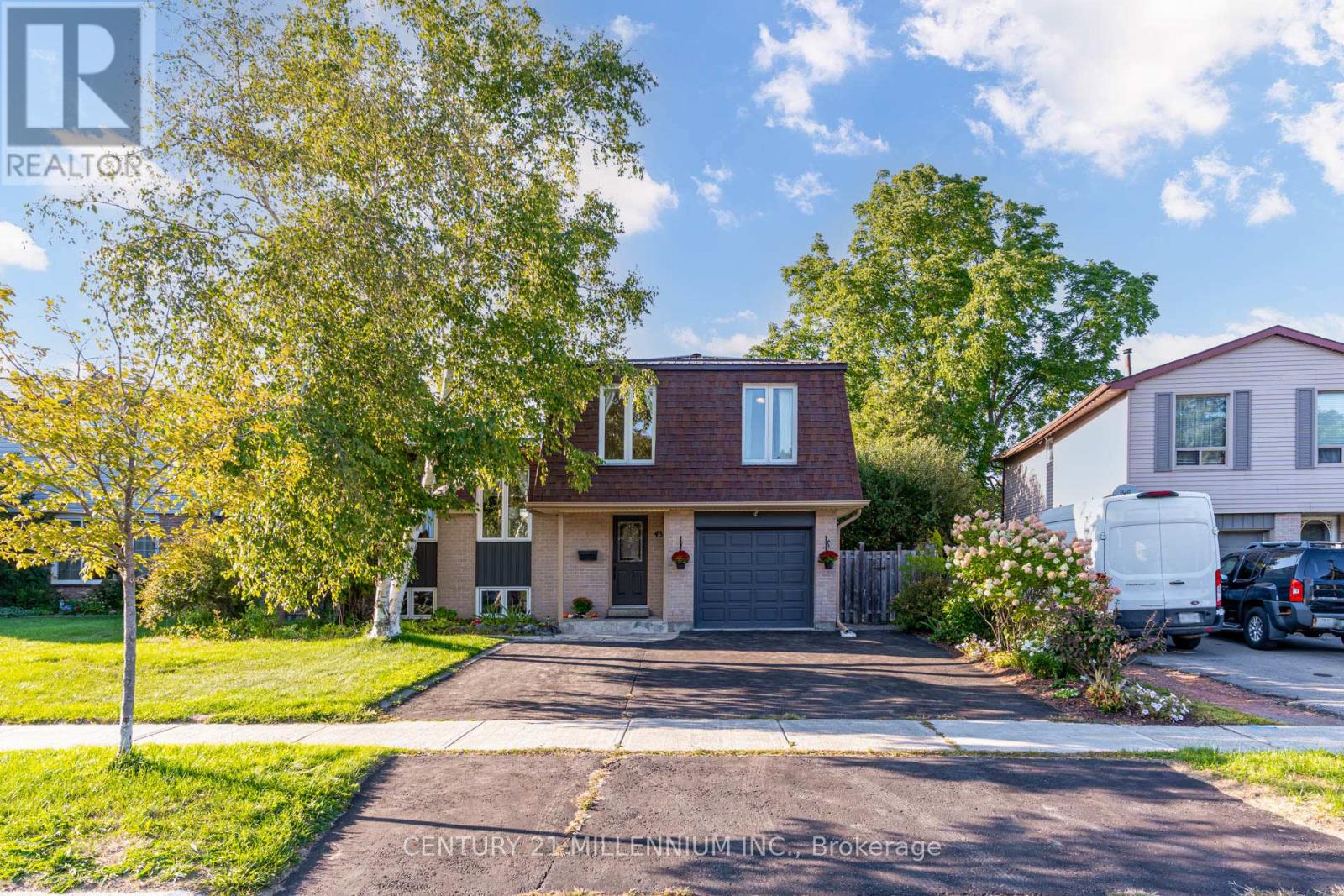 43 Brenda Boulevard, Orangeville, Ontario  L9W 3L3 - Photo 1 - W12395005