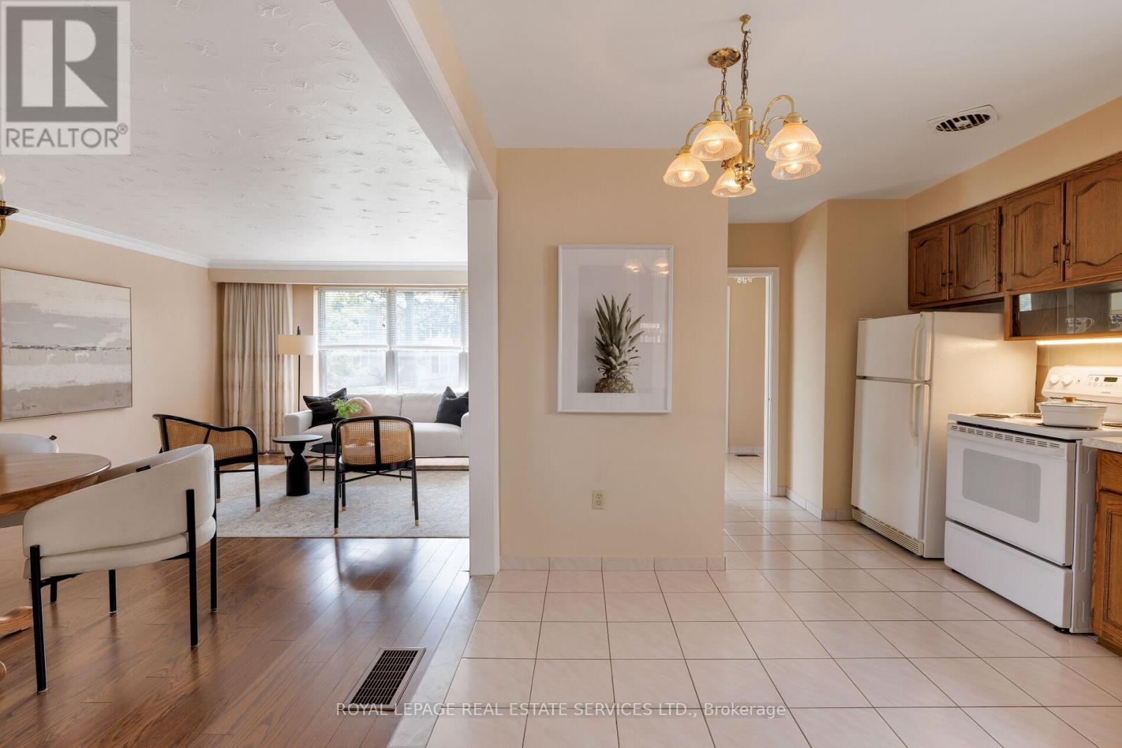 339 Woodale Avenue, Oakville (Wo West), Ontario  L6K 2N8 - Photo 15 - W12395095