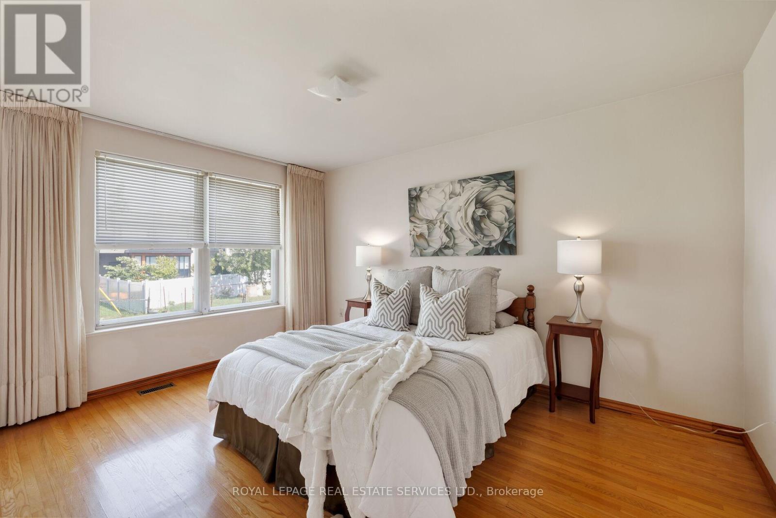 339 Woodale Avenue, Oakville (Wo West), Ontario  L6K 2N8 - Photo 20 - W12395095