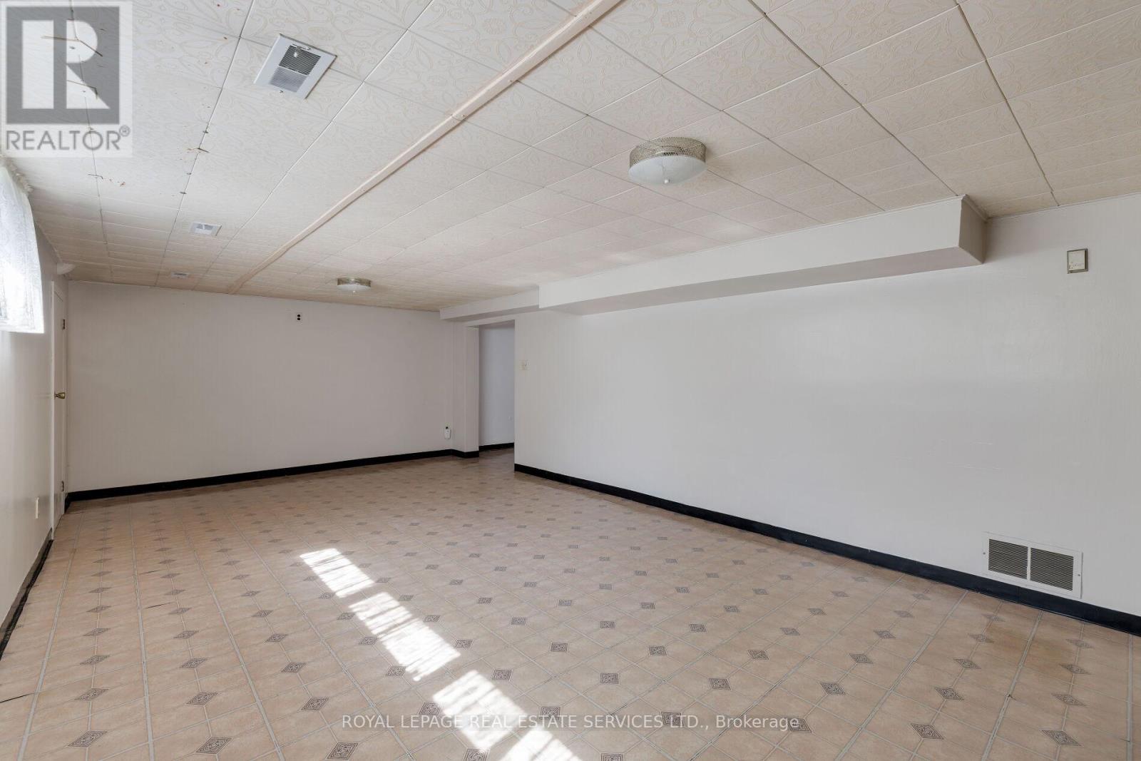 339 Woodale Avenue, Oakville (Wo West), Ontario  L6K 2N8 - Photo 36 - W12395095