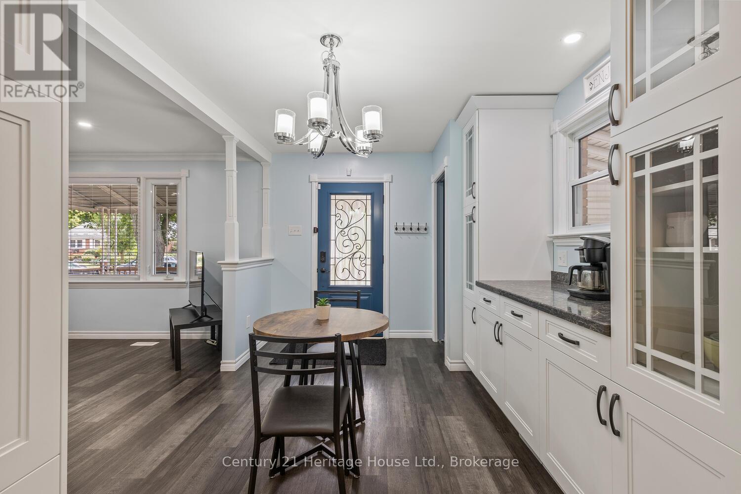 Photo 12 of 44 for 1842 Churchill Avenue