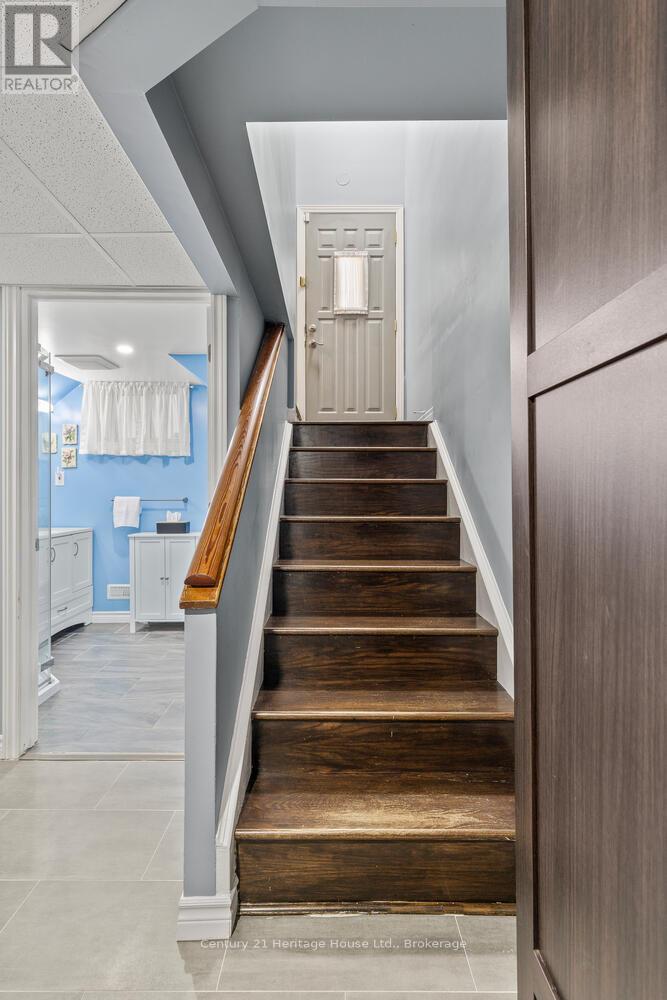 Photo 25 of 44 for 1842 Churchill Avenue