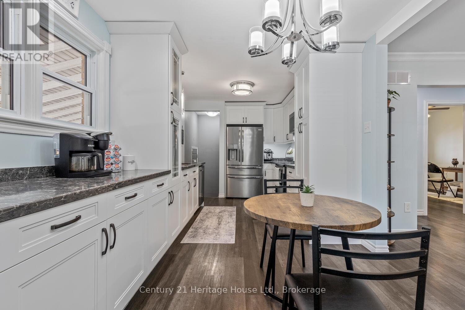 Photo 9 of 44 for 1842 Churchill Avenue