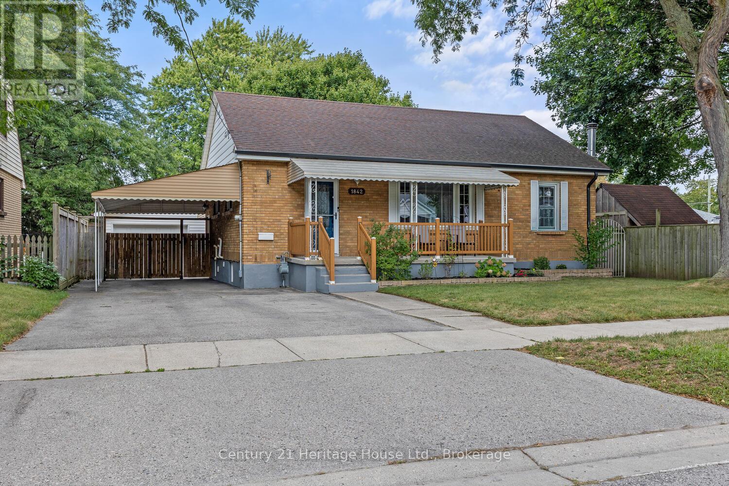 1842 Churchill Avenue, London East, Ontario  N5W 2L5 - Photo 2 - X12375579