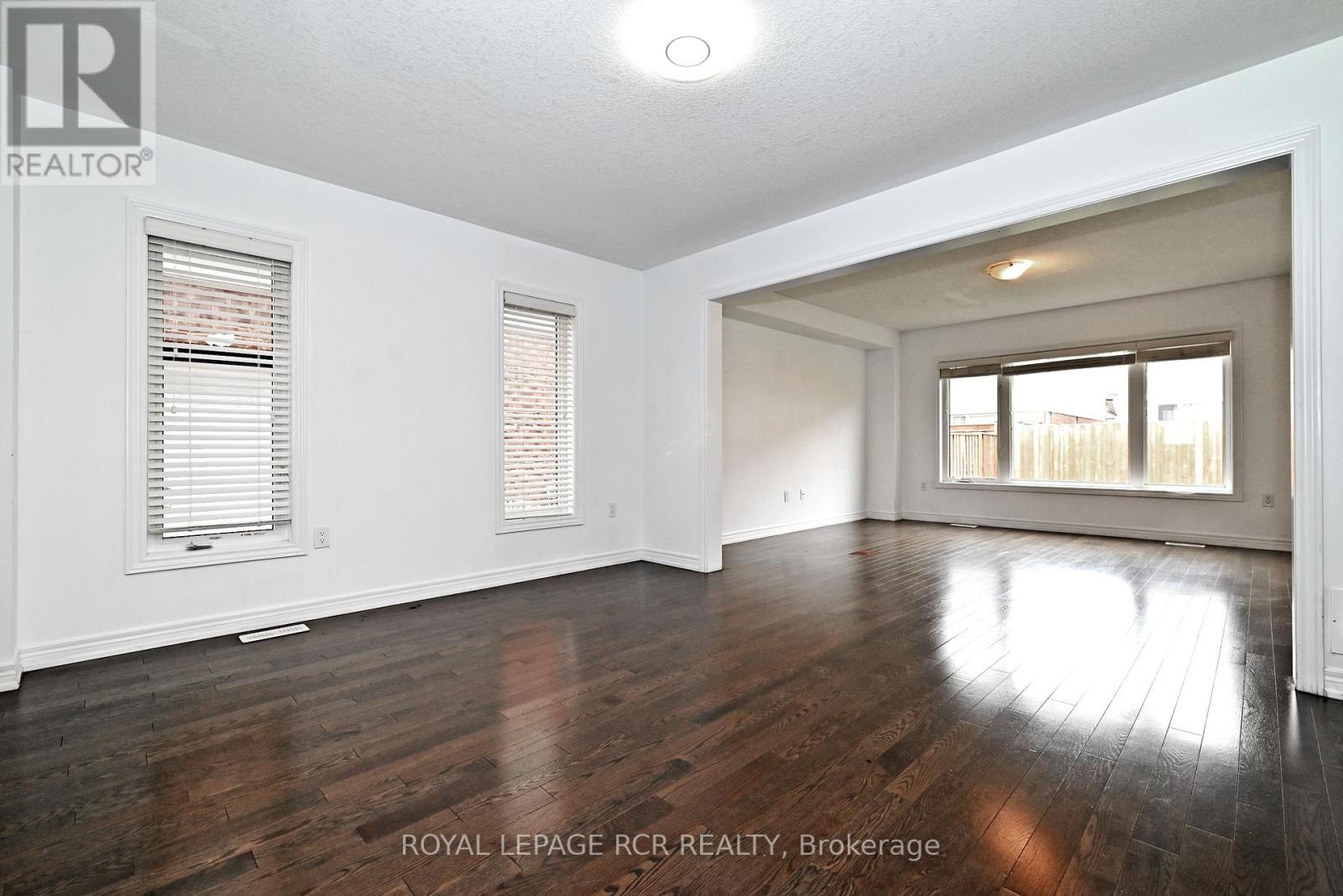 Property at 19 KNOTTY PINE AVENUE image 5