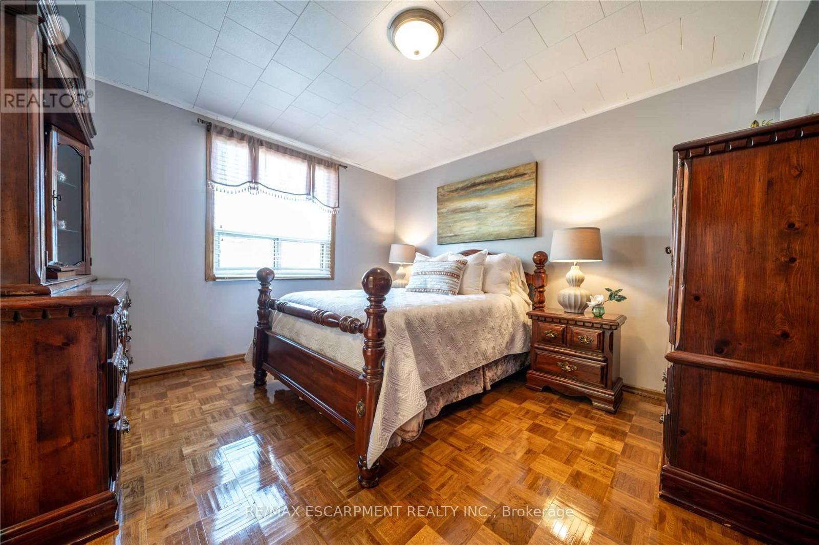188 Hess Street N, Hamilton (Strathcona), Ontario  L8R 2T4 - Photo 10 - X12394988