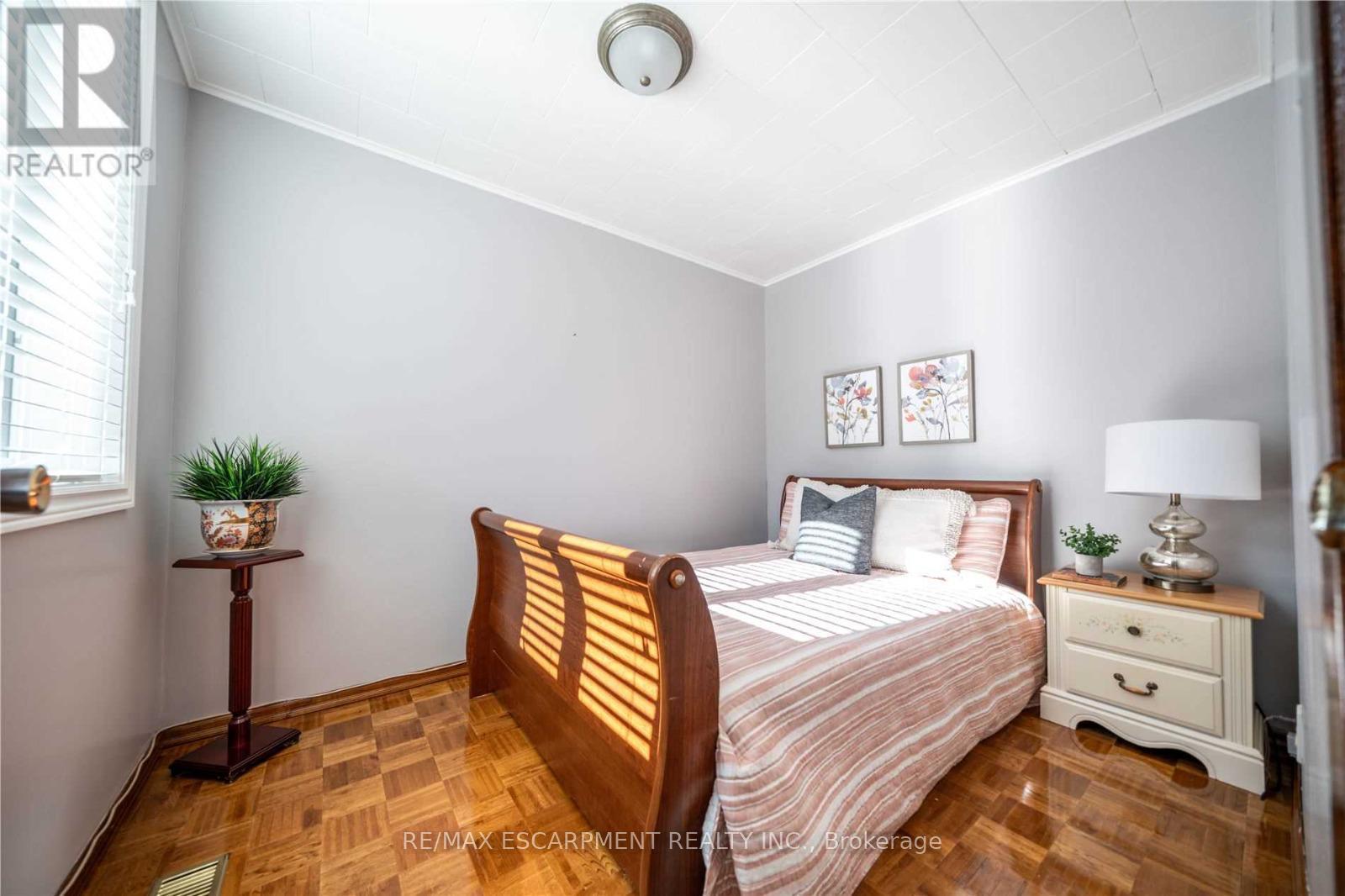 188 Hess Street N, Hamilton (Strathcona), Ontario  L8R 2T4 - Photo 11 - X12394988