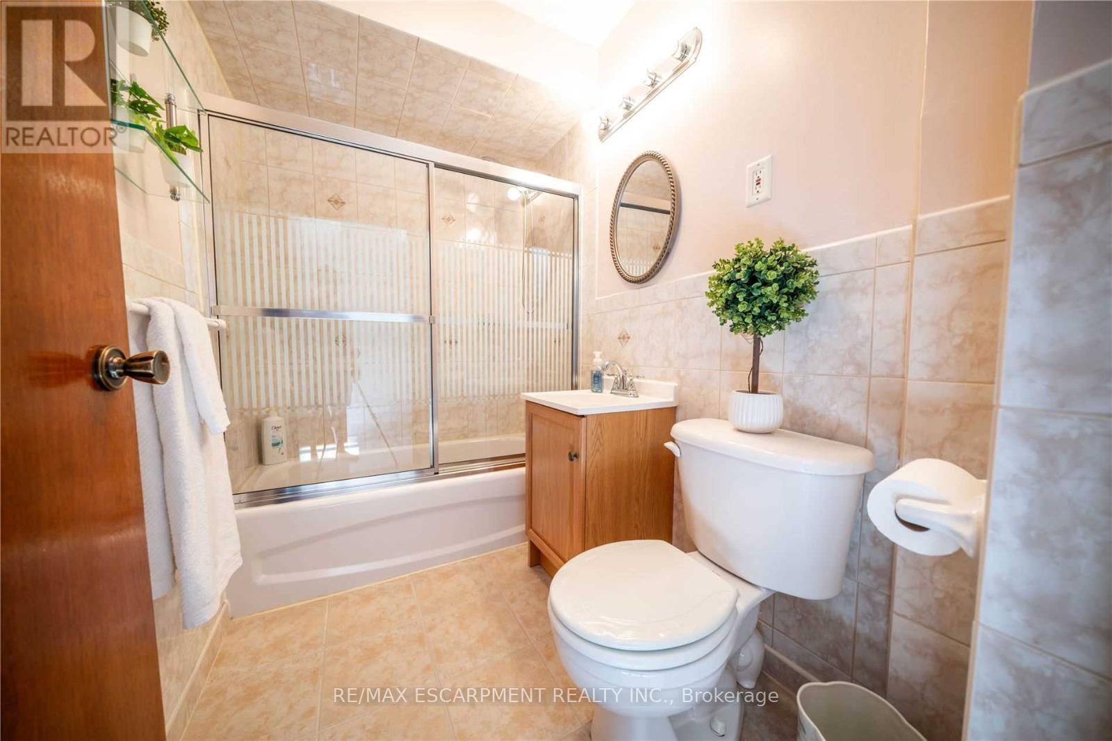 188 Hess Street N, Hamilton (Strathcona), Ontario  L8R 2T4 - Photo 9 - X12394988