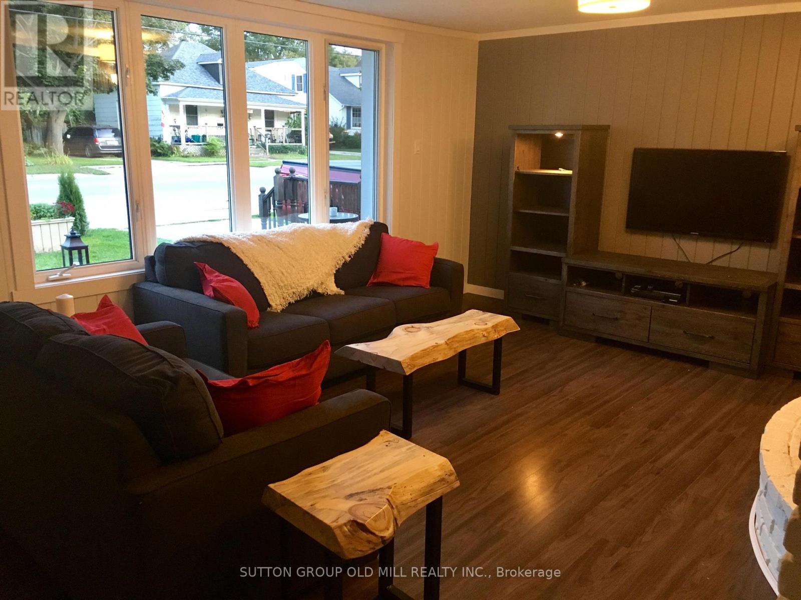 124 Bruce Street S, Blue Mountains, Ontario  N0H 2P0 - Photo 7 - X12395050