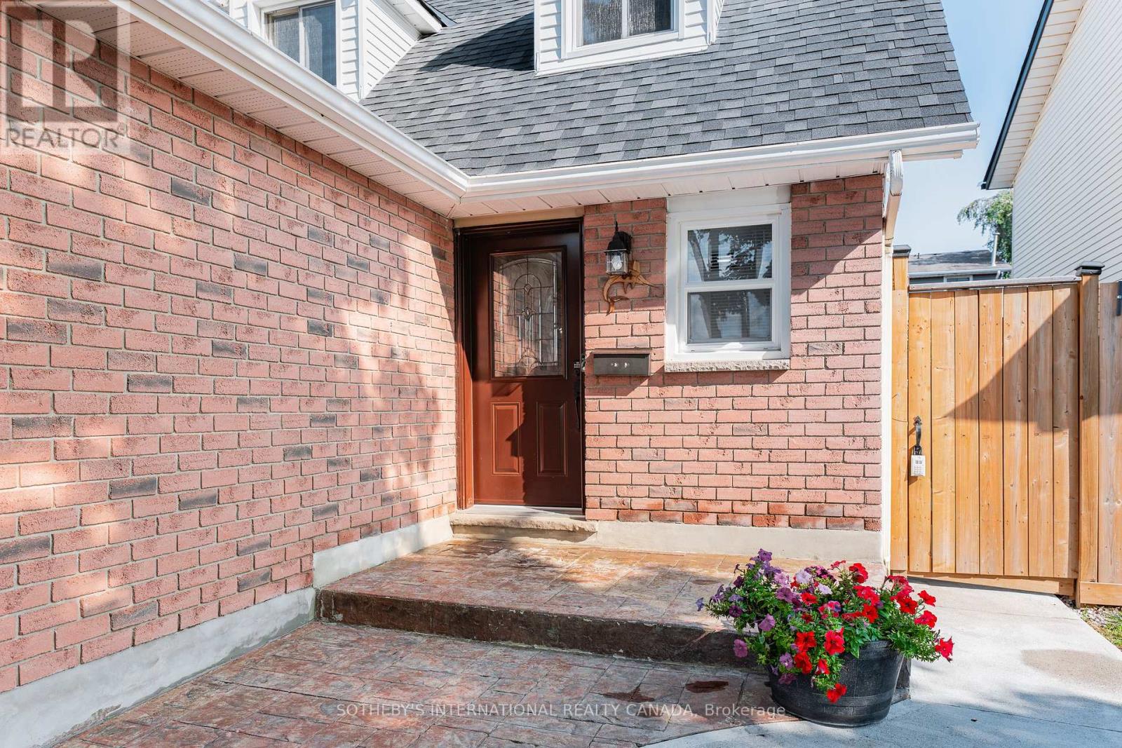 Property at 64 GLENBROOK CRESCENT image 4