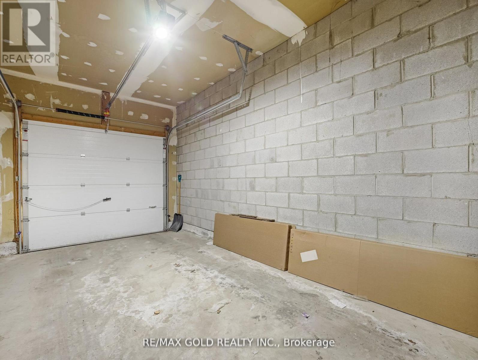 6 - 405 Kingscourt Drive, Waterloo, Ontario  N2K 3R4 - Photo 34 - X12395120