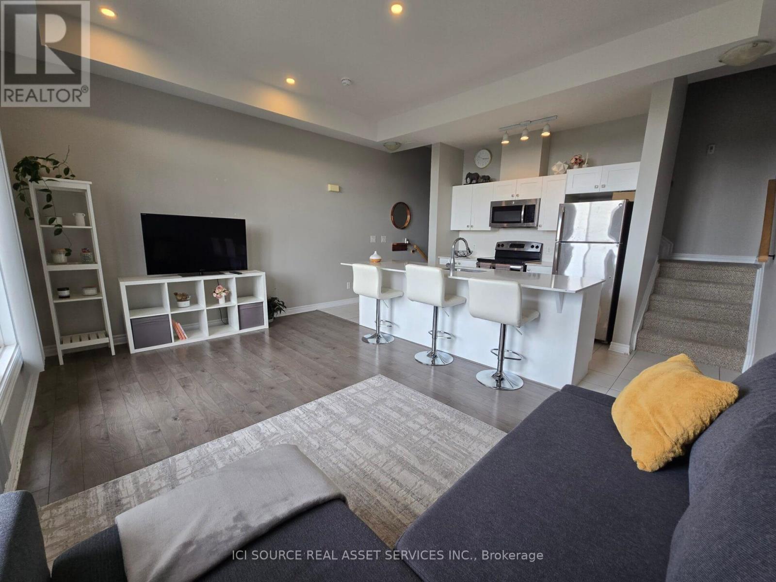 214 Terravita Private, Ottawa, Ontario  K1V 2R9 - Photo 2 - X12395134