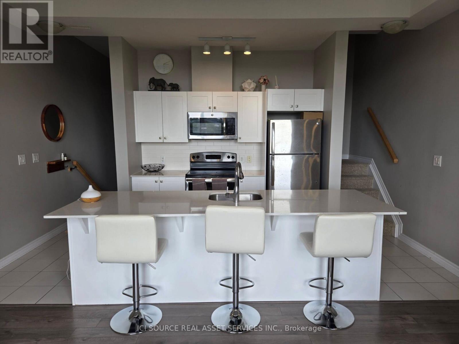 214 Terravita Private, Ottawa, Ontario  K1V 2R9 - Photo 4 - X12395134