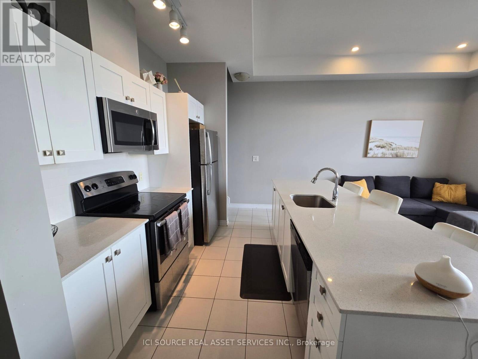 214 Terravita Private, Ottawa, Ontario  K1V 2R9 - Photo 5 - X12395134