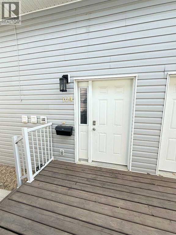 104, 4915 45 Street, Camrose, Alberta  T4V 1E3 - Photo 2 - A2255700