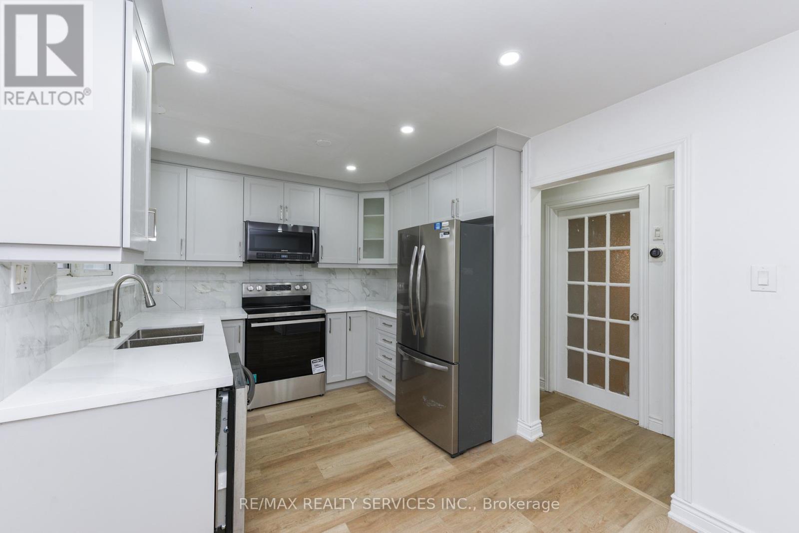 24 Earlton Court, Brampton, Ontario  L6T 2B8 - Photo 11 - W12201456