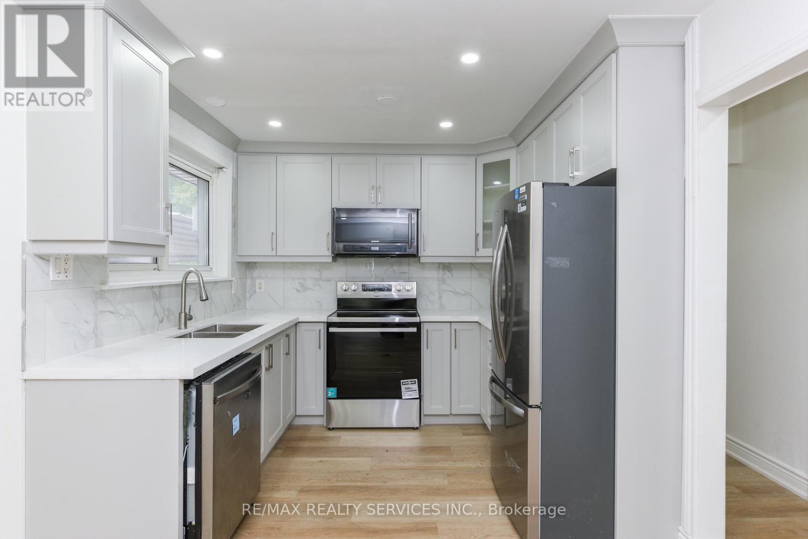 24 Earlton Court, Brampton, Ontario  L6T 2B8 - Photo 12 - W12201456