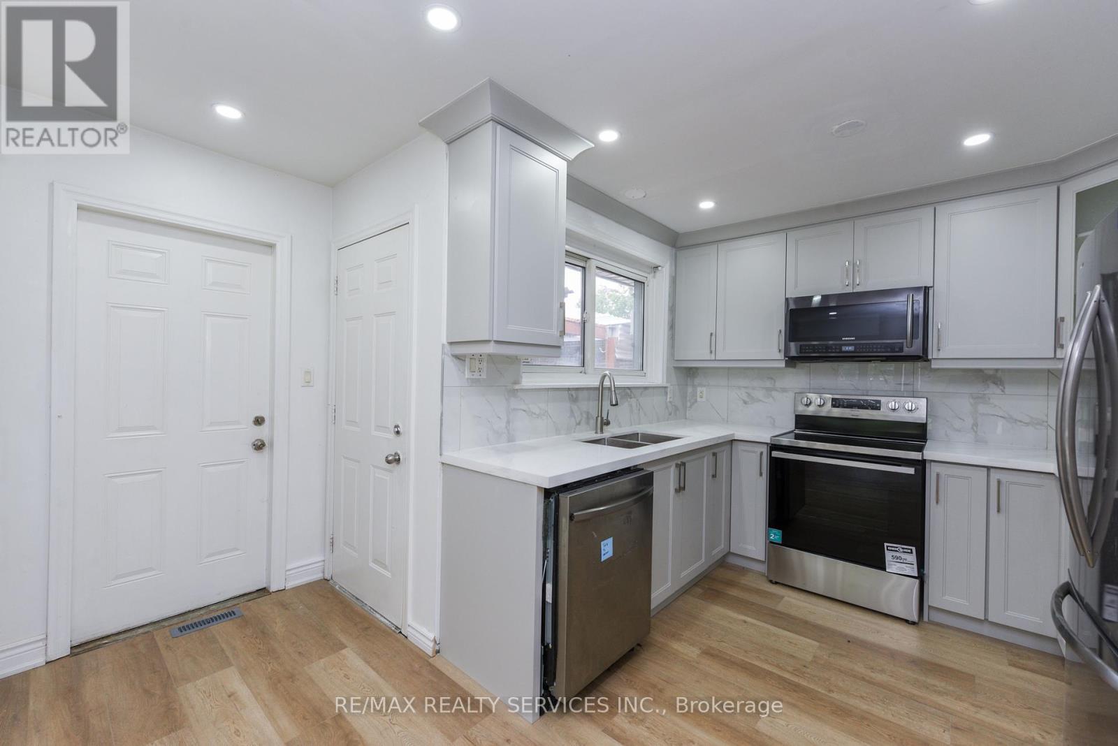 24 Earlton Court, Brampton, Ontario  L6T 2B8 - Photo 10 - W12201456