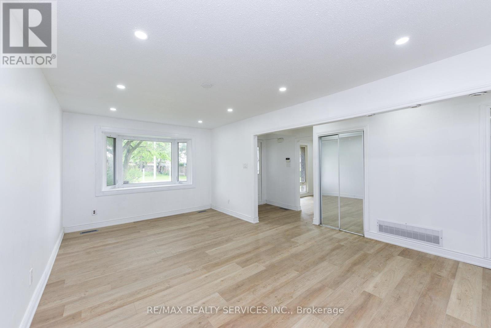 Property at 24 EARLTON COURT image 4