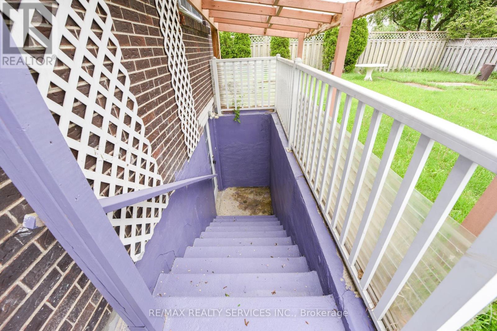 24 Earlton Court, Brampton, Ontario  L6T 2B8 - Photo 43 - W12201456
