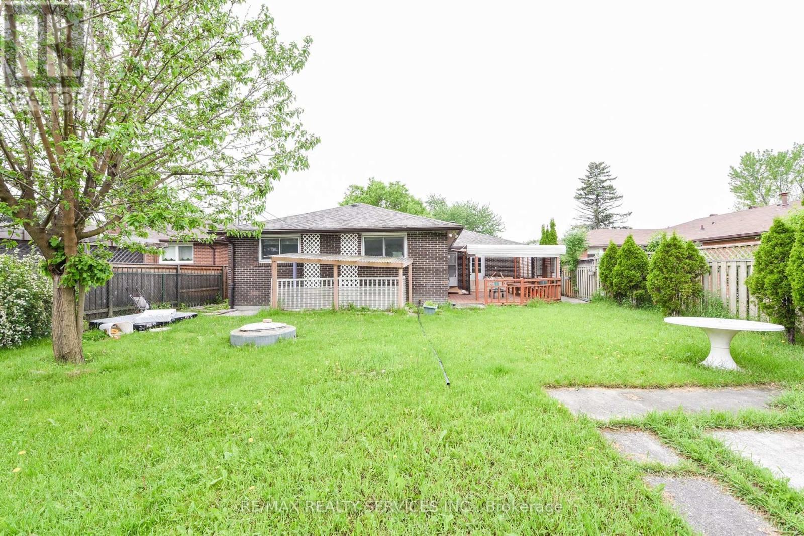 24 Earlton Court, Brampton, Ontario  L6T 2B8 - Photo 45 - W12201456